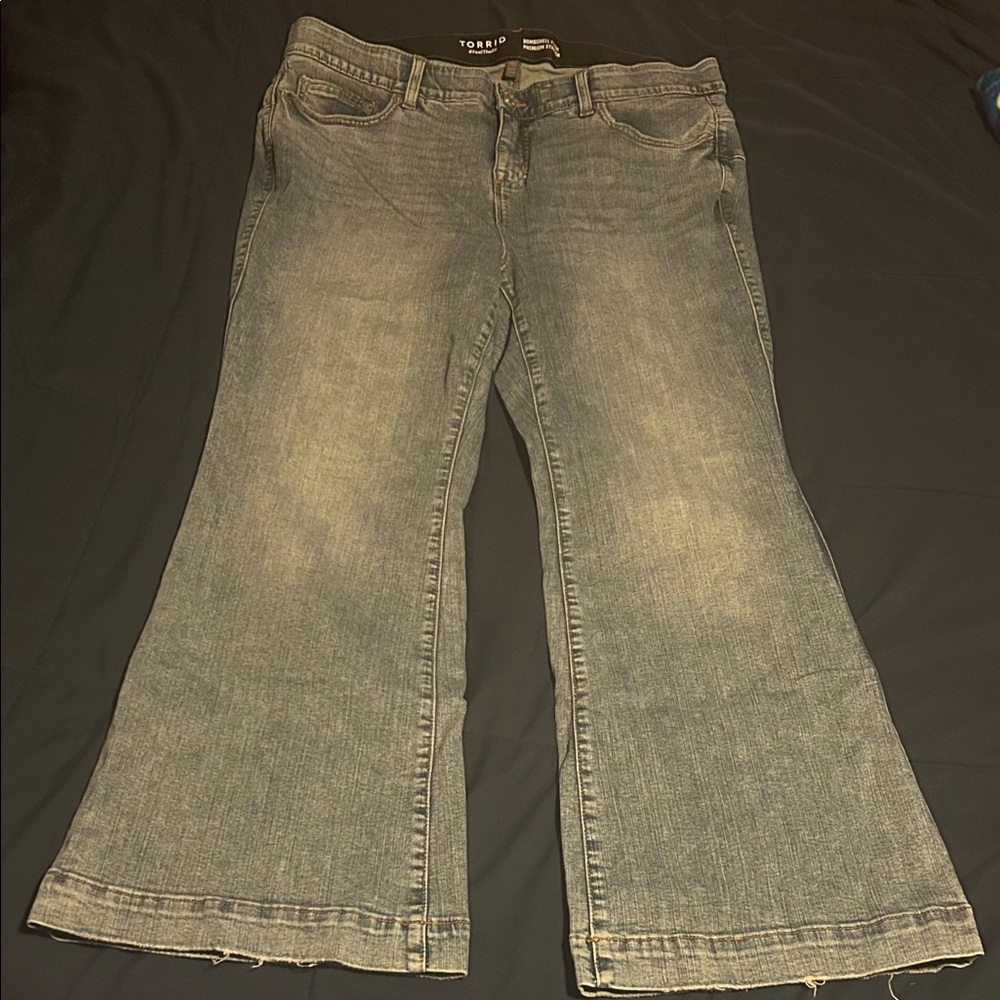 NWOT Torrid Size 18S Bombshell Flare Premium Stretch Jeans